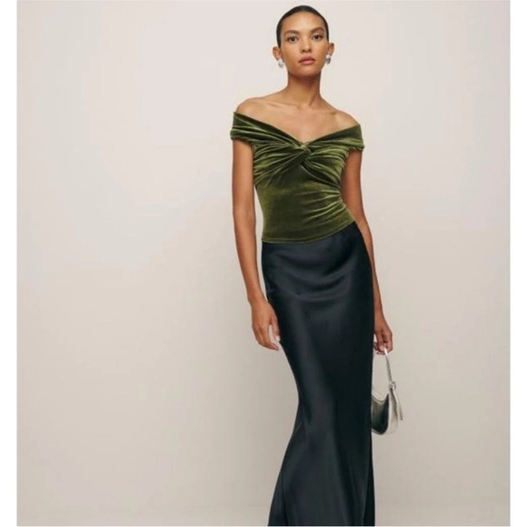 Reformation Ezlynn Knit Top
Color: Moss Green Velvet - Picture 2 of 7